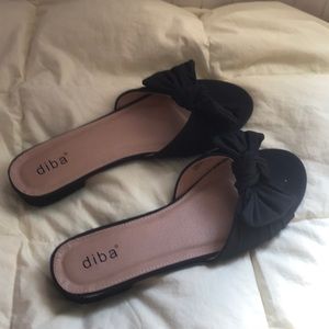Black bow shoes
